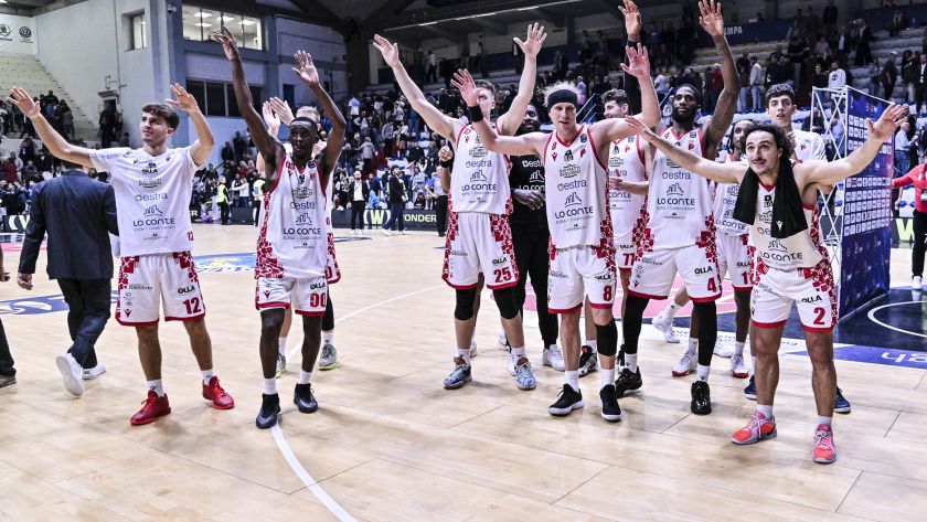 estra pistoia cremona esultanza palaradi