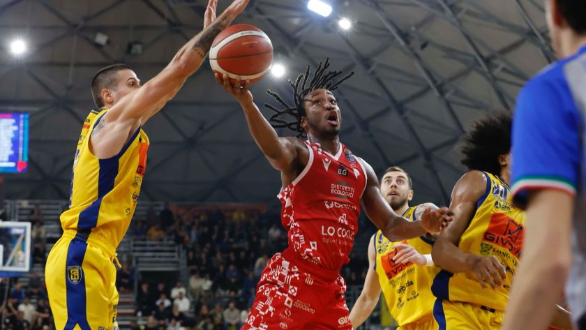 Michael Forrest Scafati-Estra Pistoia 107-102 (foto Ciamillo Castoria)