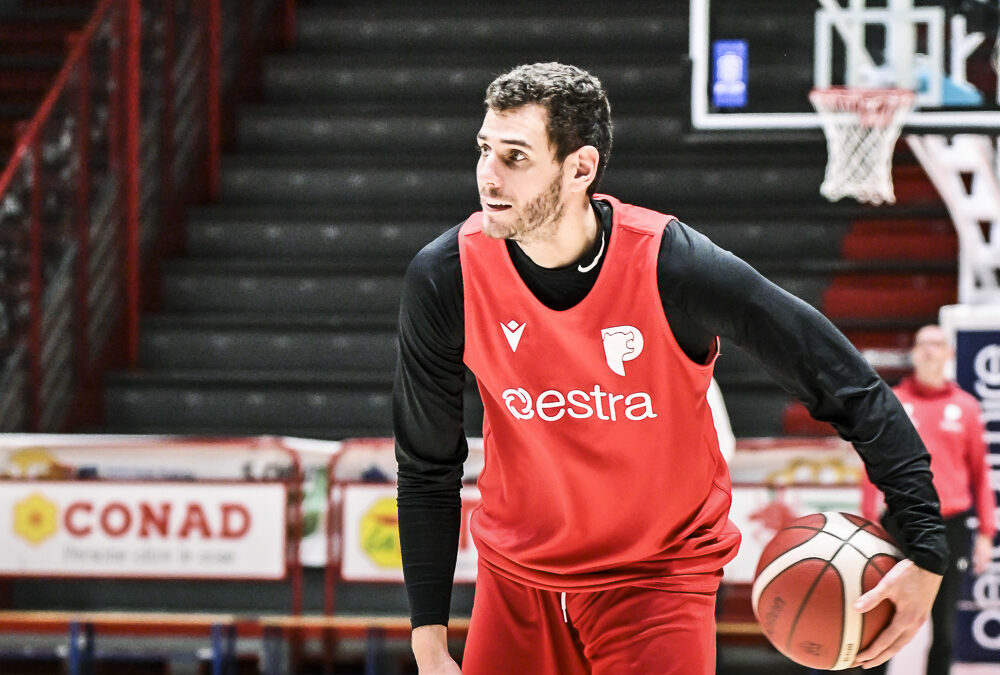 marco ceron in allenamento col pistoia basket