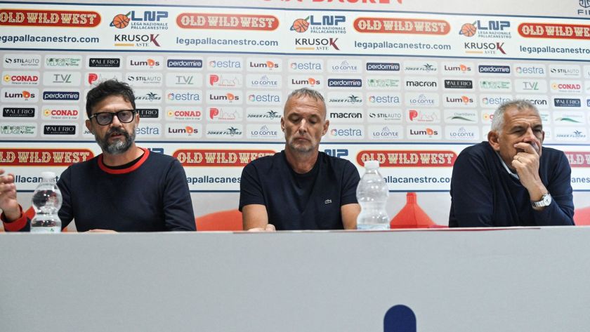 conferenza tre giorni a canestro con andrea trinchieri